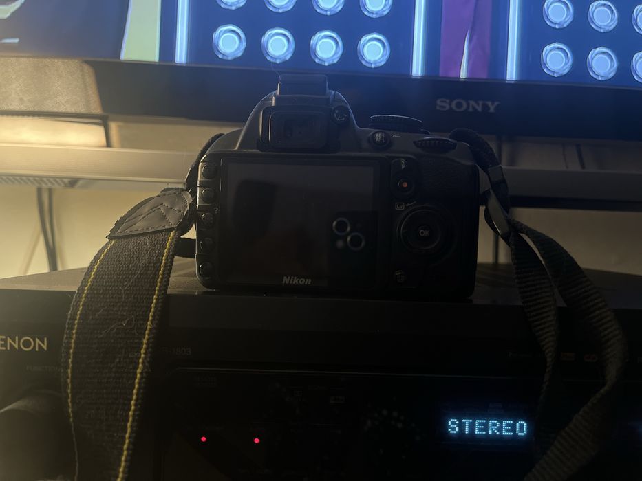 Nikon D3100 praticamente nova (sem uso)