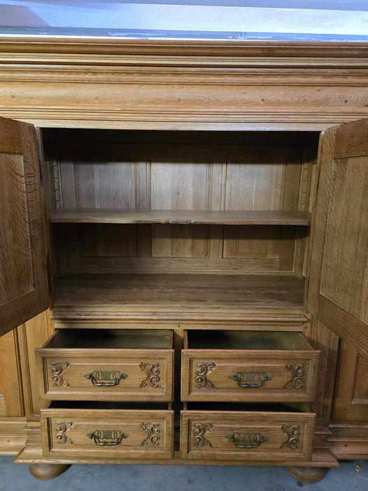 Sprzedam piękną dębowy kredens