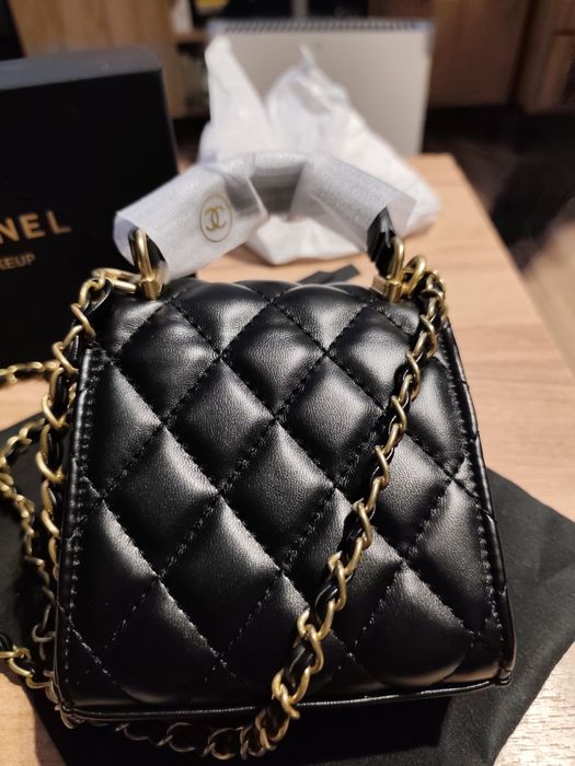 Ekskluzywna Mini Torebka Chanel Makeup – Quilted Lambskin Style z łańc
