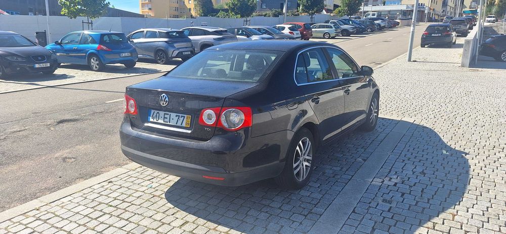 VW Jetta 1.9 TDI Confortline (2007) - Excelente Mecânica