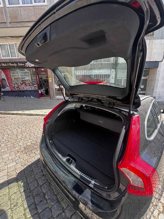 Carrinha V60 2.4 D6 Plug-in Hybrid Momentum AWD PHEV