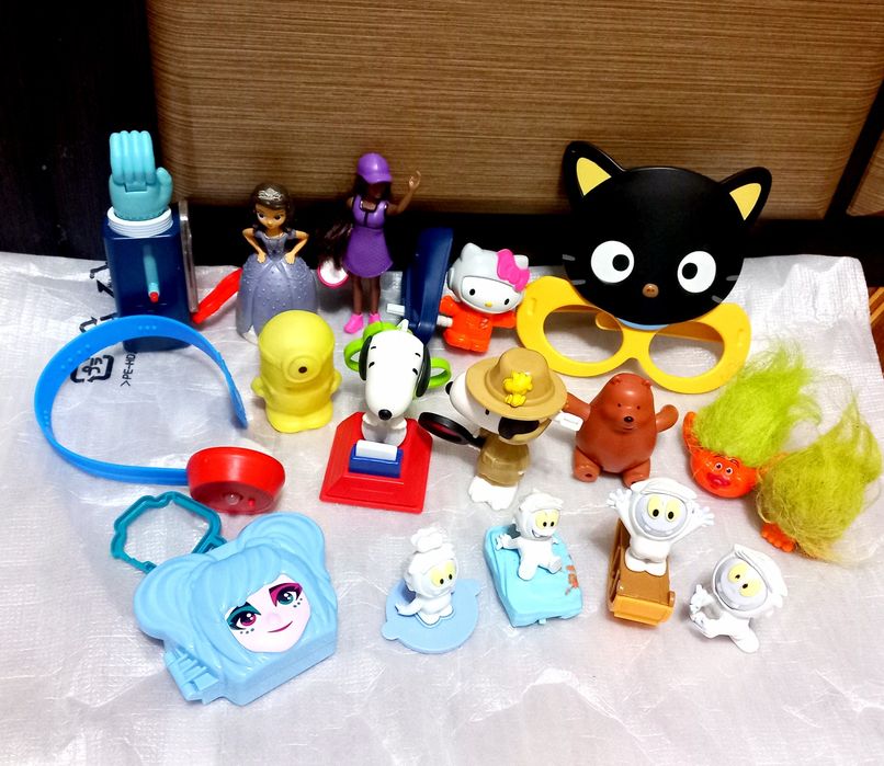 Іграшки з Макдональдзу McDonalds. Hello kitty furby Тролі Хеппі міл
