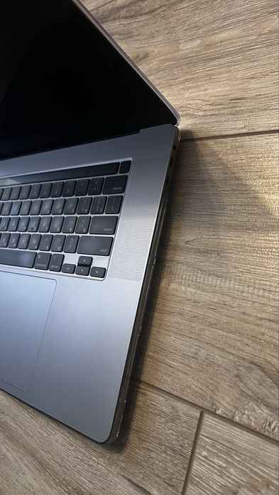 Вживаний Mackbook Pro 16 Core i9 16/2Тб