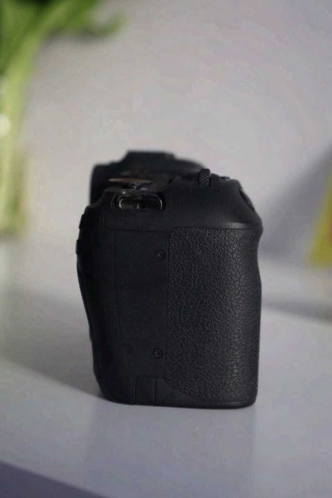 Canon EOS RP + 2 Original Akkus + Ladegerät