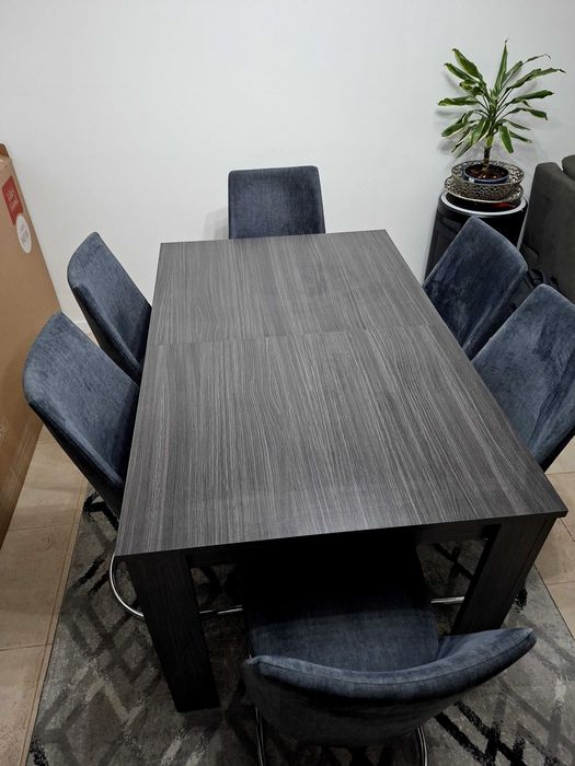 Mesa com 6 cadeiras