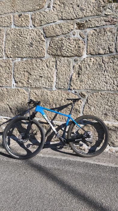 Bicicleta berria em carbono