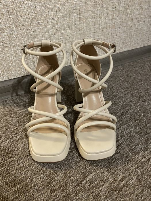 Жіноче взуття на підборах