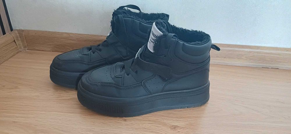 Продам взуття.Розмір 39.