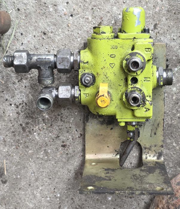 Rozdzielacz hydrauliczny używany Claas Dominator 76, 86, 96 i inne