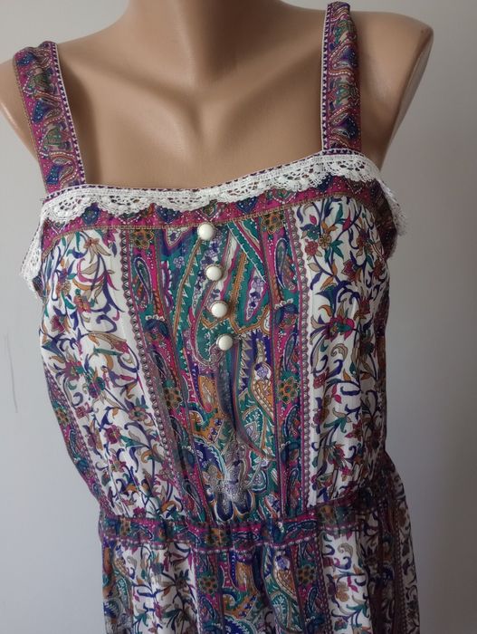 Sukienka vintage wzory ramiączka i narzutka z koronką