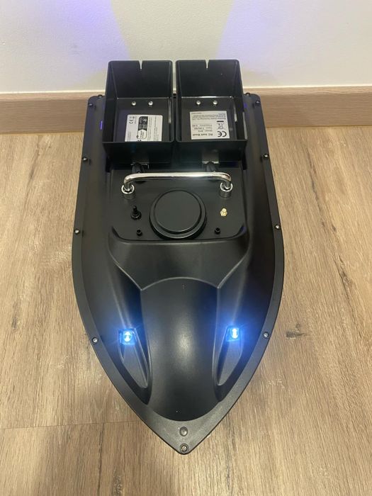Barco para transporte de engodo 2 depósitos bateria 5200 mah 300-500m