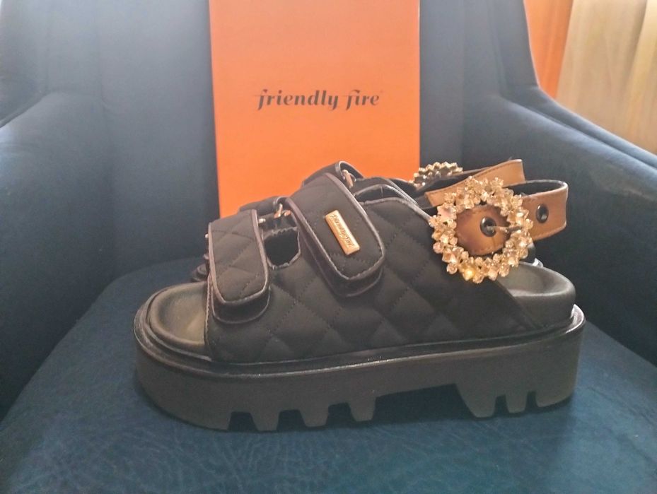 Sandálias senhora novas