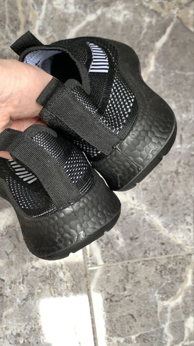 Lekkie nowe buty damskie sportowe wsuwane 36 czarne