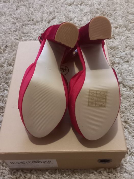 Туфлі червоні на високому підборі Estro