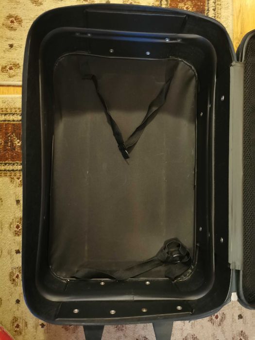 Średnia walizka bez kółka