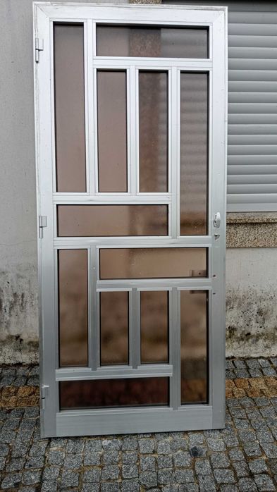 Porta toda em vidro com fechadura