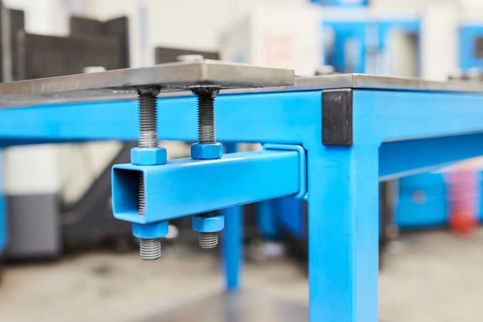 Stół spawalniczy modułowy 1000 X 1000 system 28 z narzędziami