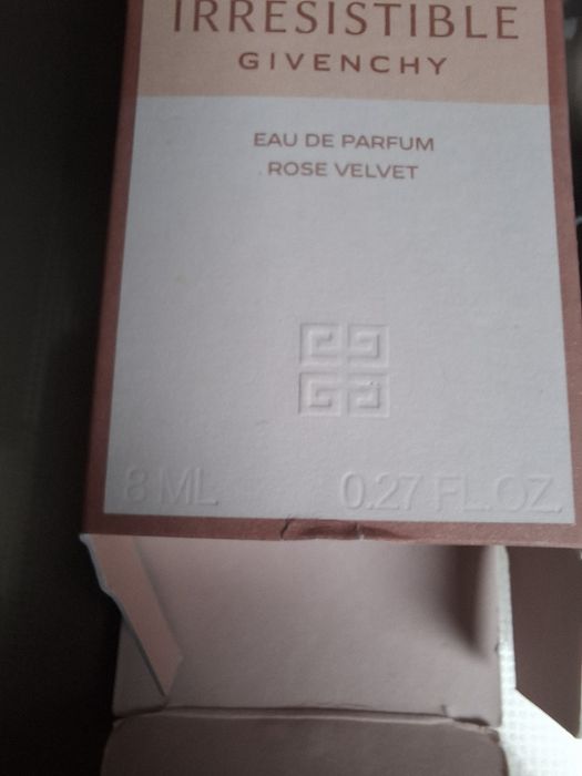 Damskie EDP  Givenchy Irresistible Rose Velvet 8ml  nowa miniaturka