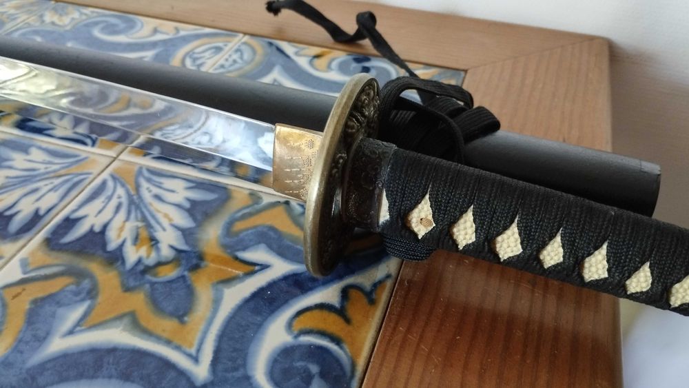 Katana Decorativa Japonesa – com Bainha Preta