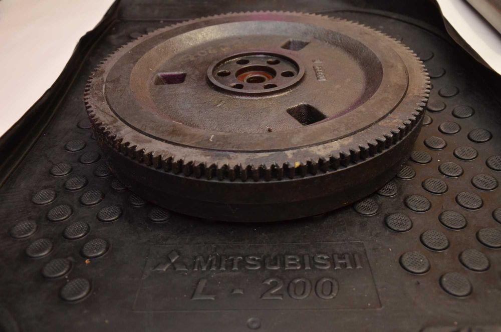 Мицубиши маховик MITSUBISHI MD13772