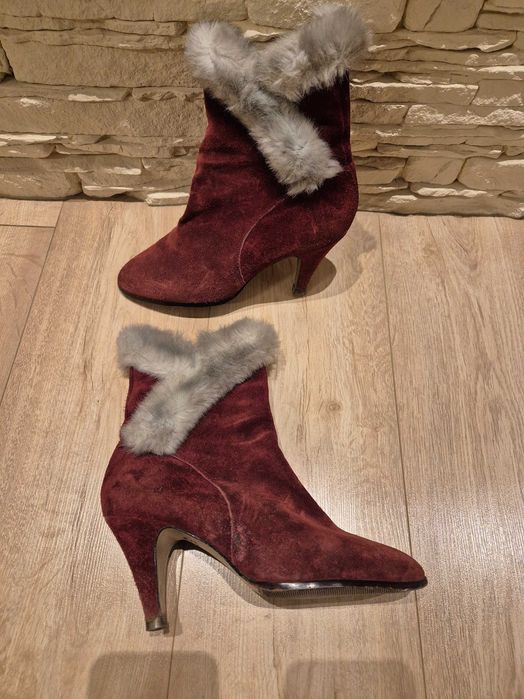 Bordowe botki na obcasie