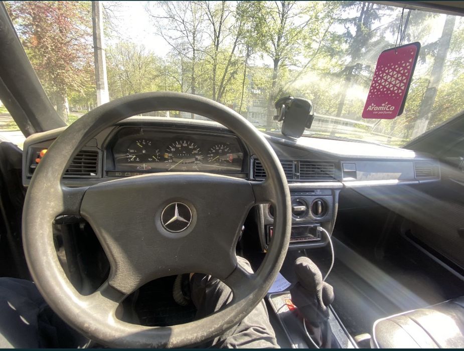 Мерседес 190.