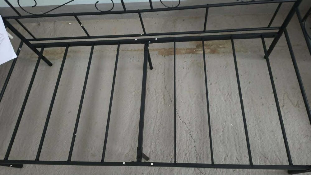 Metalowe łóżko z listwami 90 x 200 cm, kolor czarny