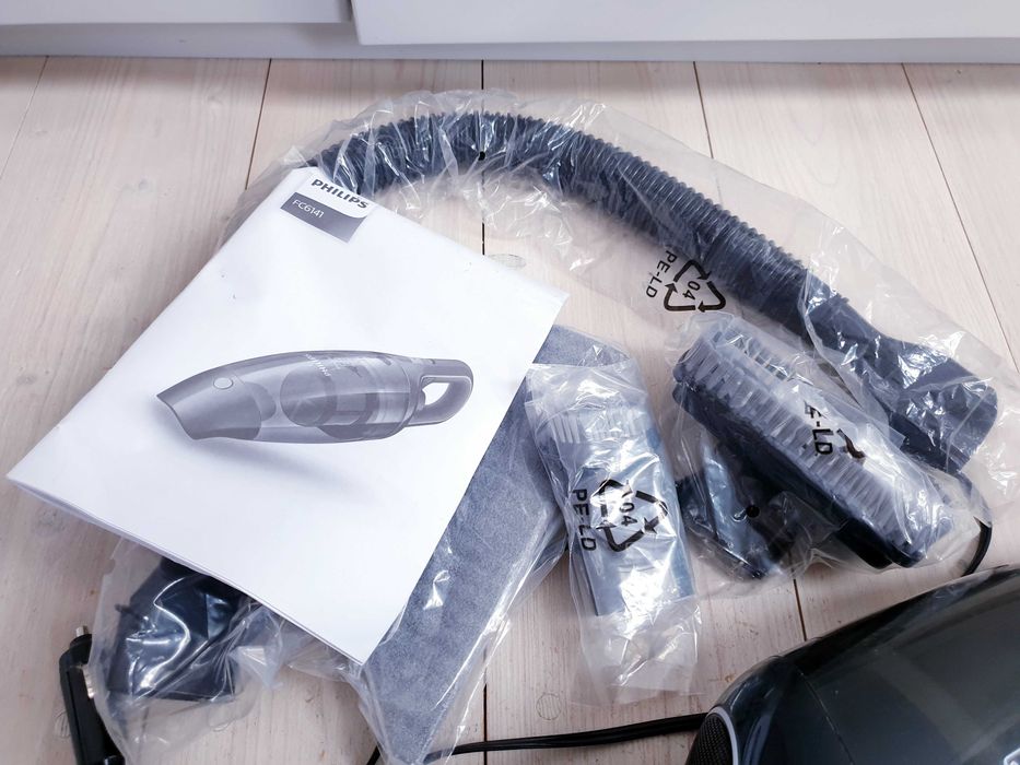 Odkurzacz ręczny do samochodu Philips czarny MiniVac 12V