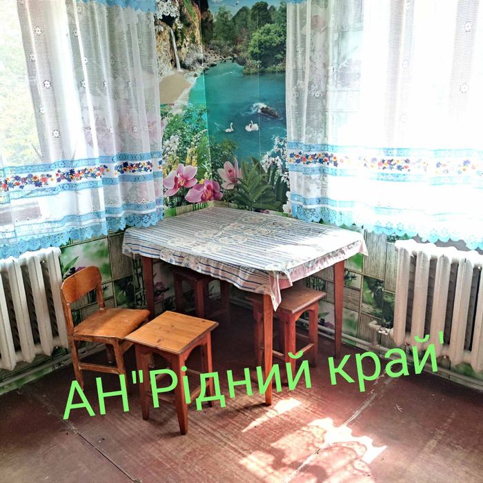 Окремий, сучасний будинок зі зручностями в передмісті.