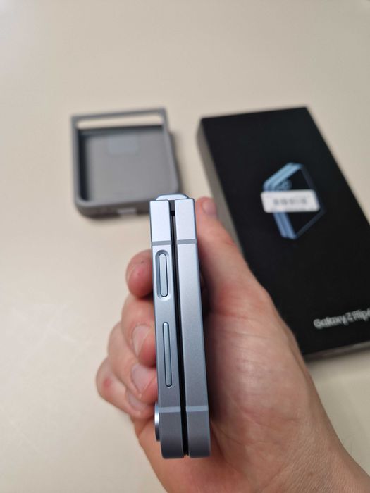 Samsung Galaxy Z Flip6