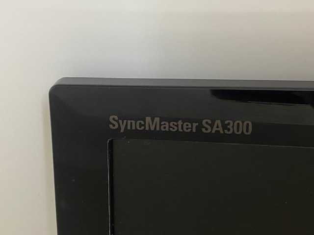 Monitor Samsung S24A300BL - excelente para gaming