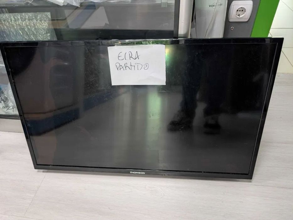 TV Thomson 32HD3306 - Display partido