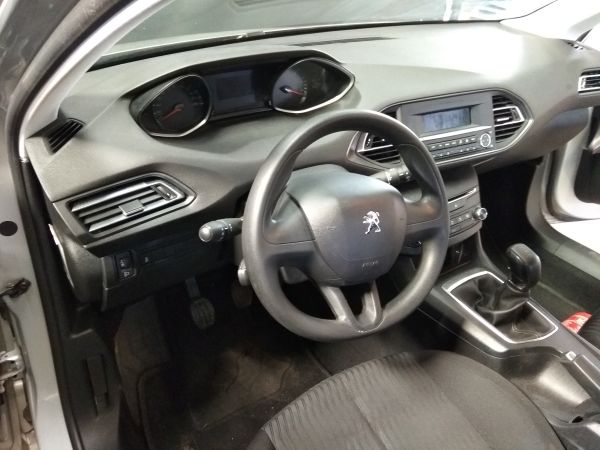 Para peças PEUGEOT 308 II