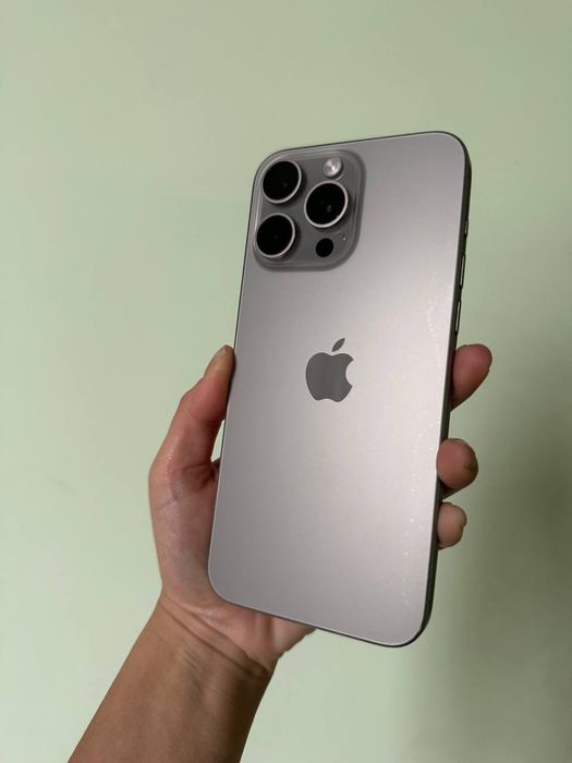 Apple iphone 15 pro max 256 рідний акамулятор все працює