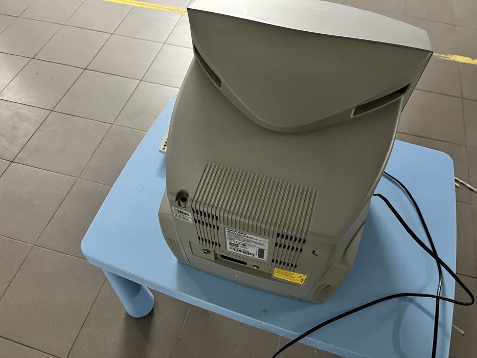 TV Antiga a Cores Com Leitor DVD