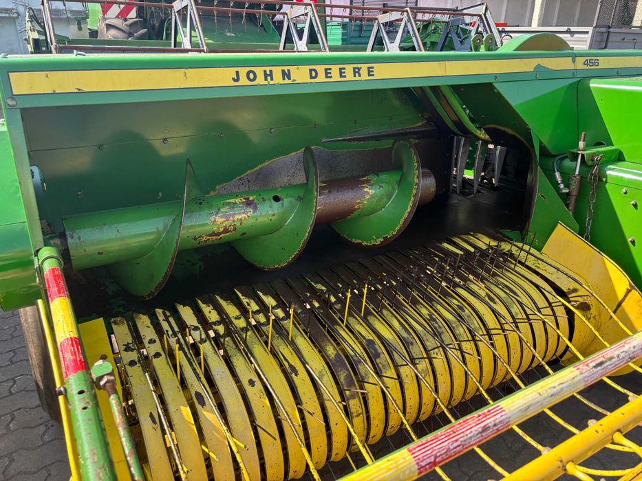 Прес-підбирач John Deere 456