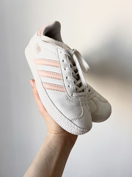 Кросівки adidas  розмір 30,5 устілка 19,5 см