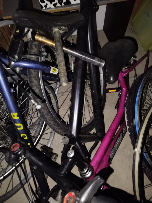 Vendo tudo junto rodas de bicicleta em alumínio e em ferro e quadros