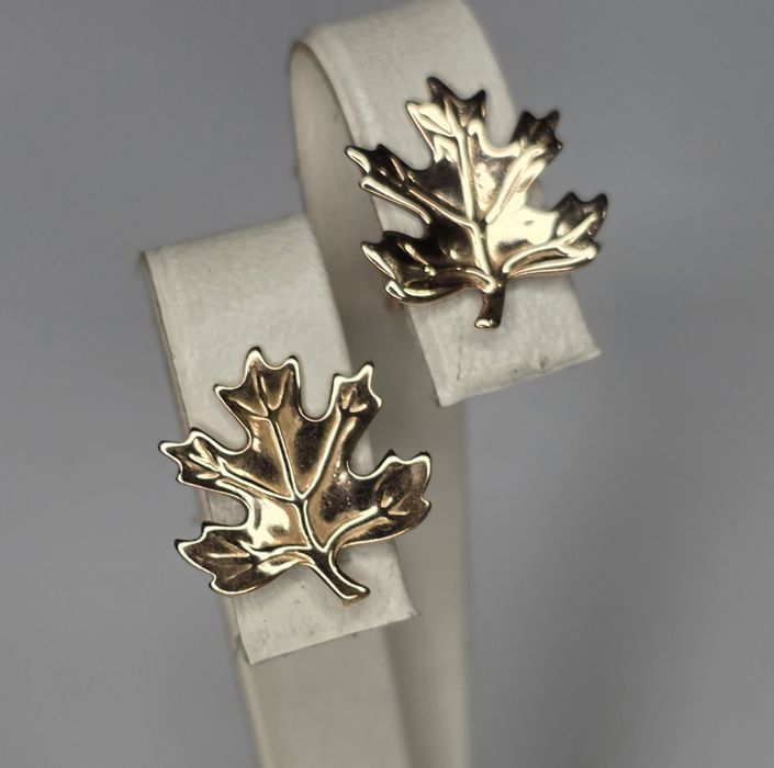 Золоті сережки 583 проби.