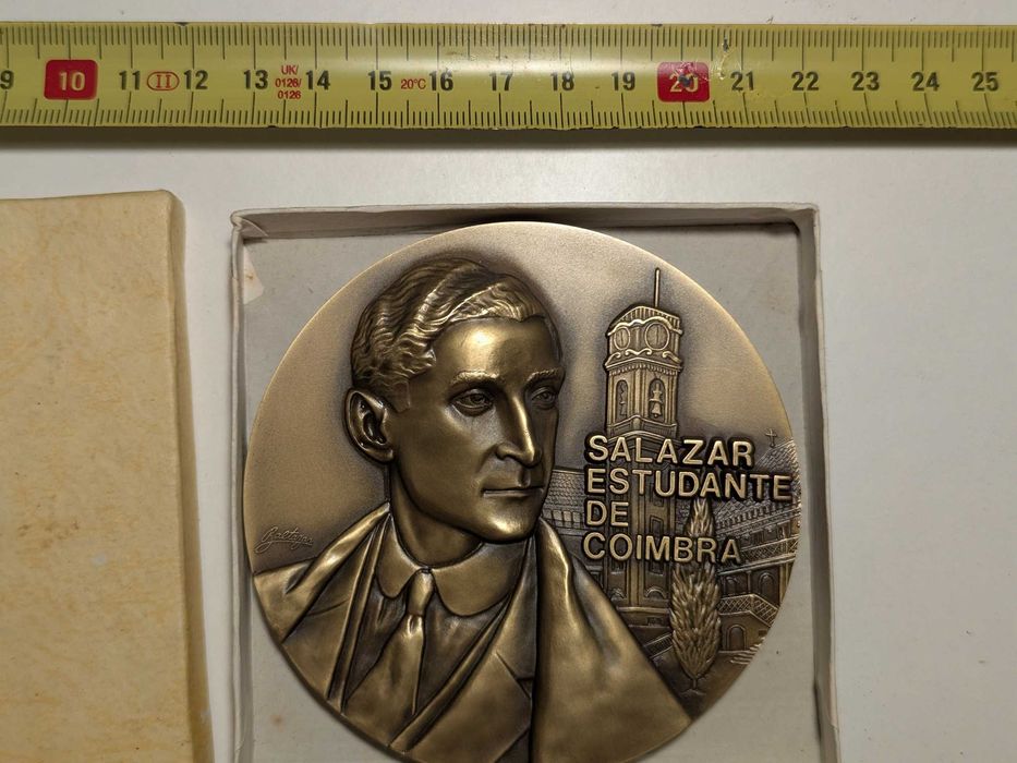 Medalha de Salazar - 1984 - 70º aniversário da formatura em Coimbra