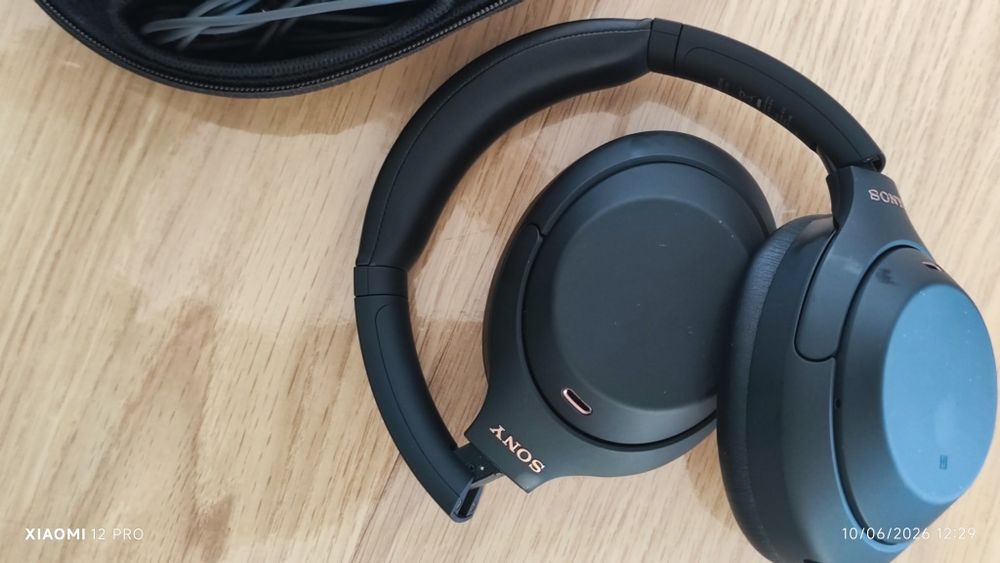 WH-1000XM4 com estojo e na cor preta