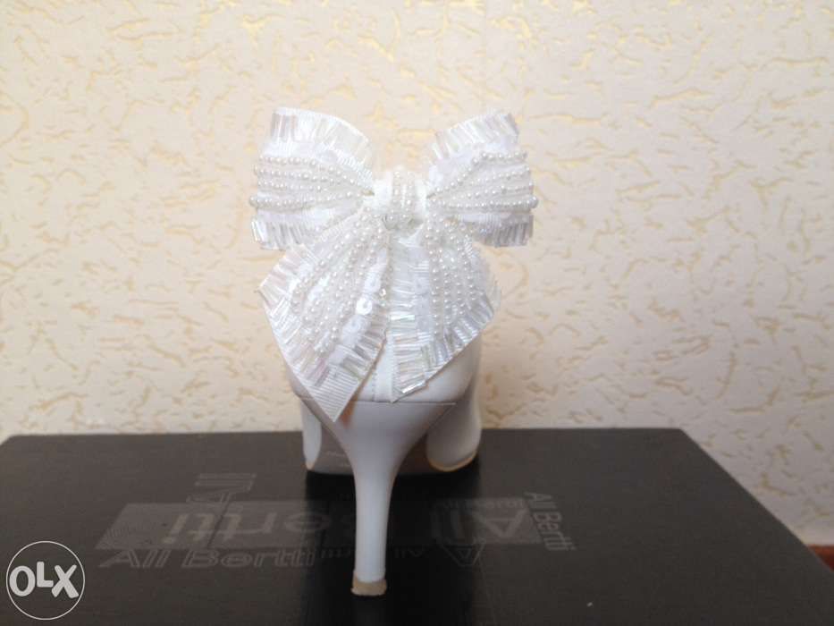 Продам свадебные туфли