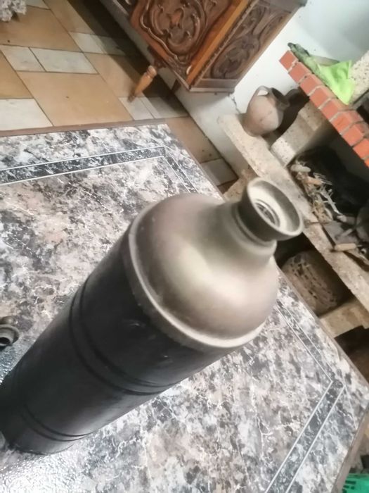 bilha antiga em metal