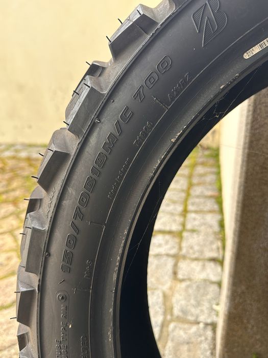 Pneus brigestone Ax41