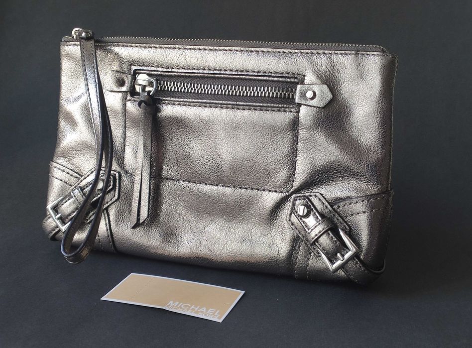 Bolsa clutch pochete em pele prateada prata, Michael Kors