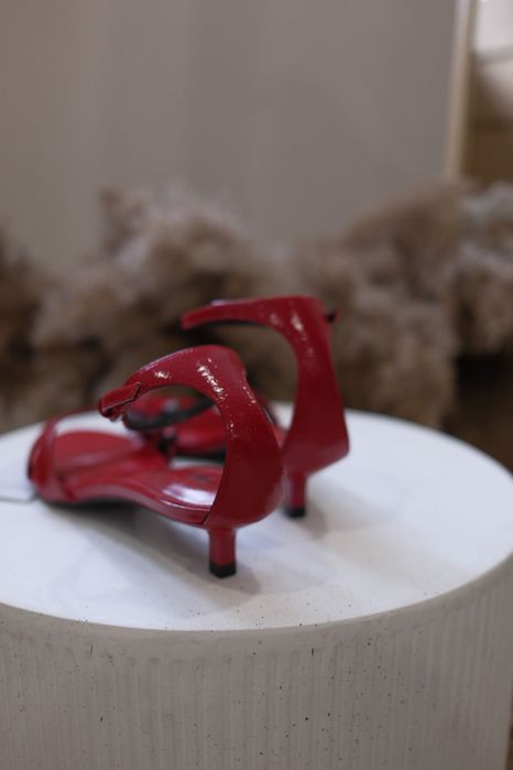 босоніжки шкіряні Zara, 38