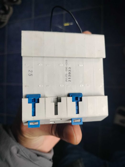 disjuntor trifasico zigbee