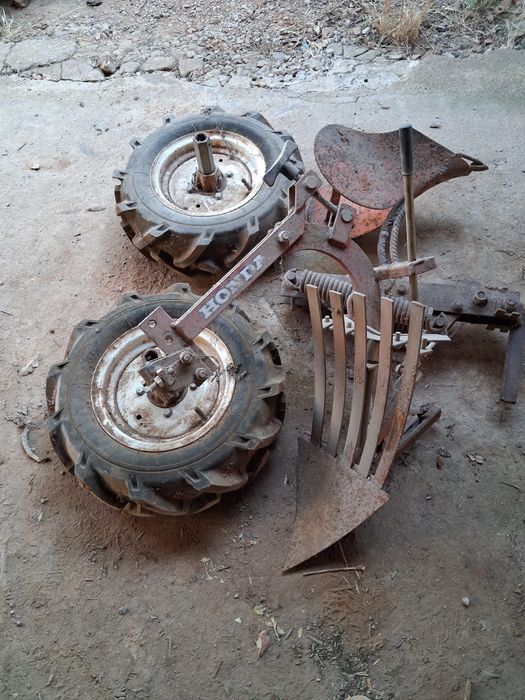 Motocultivador Honda com alfaias
