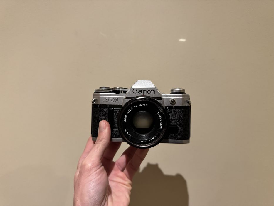 Canon AE-1 com objetiva