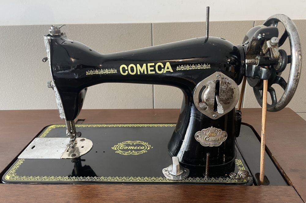 Máquina de costura antiga, fabrico brasileiro